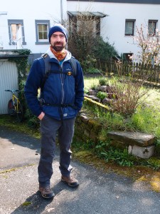 Kollege Heiko vor seinem Haus.