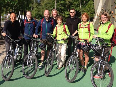 In den blauen Jacken meine MitexpeditionistenMartin und Claus, in schick froschgrün Christina, meine Wenigkeit und Janina.