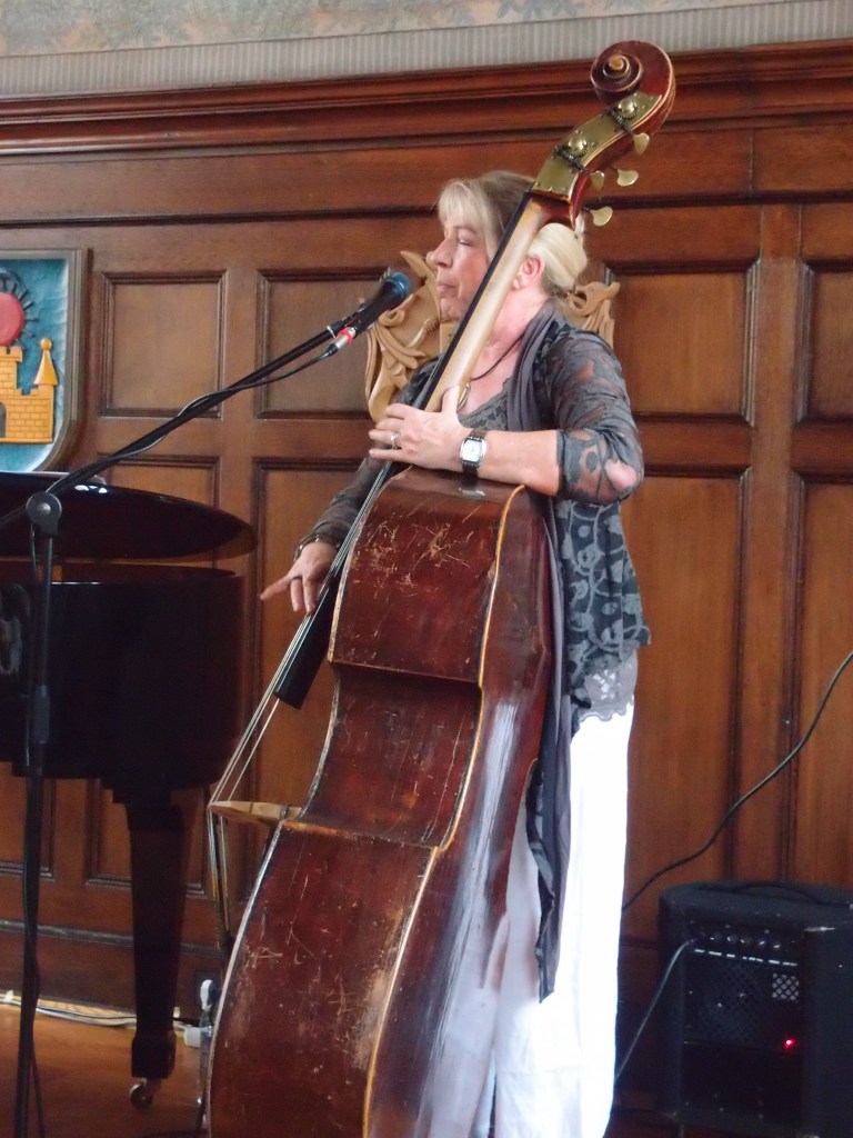 Lady Bass Konzert