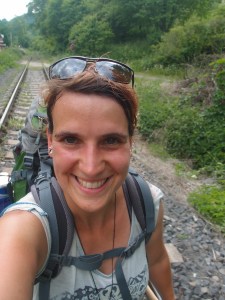 Auf den Bahngleisen unterwegs, am Schwitzen und glücklich!