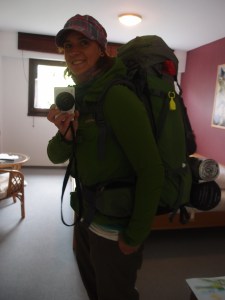 So seh ich übrigens bepackt aus - und mit bestem Wetterschutz ausgerüstet, auch wenn ich den kaum gebraucht hab heute :)