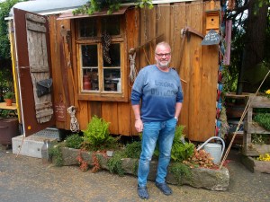 Gerhar, der detailverliebt sowohl Bauwagen als auch Kuchenschlösschen hergerichtet hat