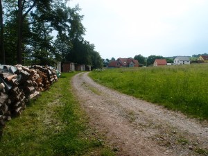 Erster Blick auf Hasselberg (wenn ich auch von einer anderen Seite in das Dorf gelange als mein Opa damals)